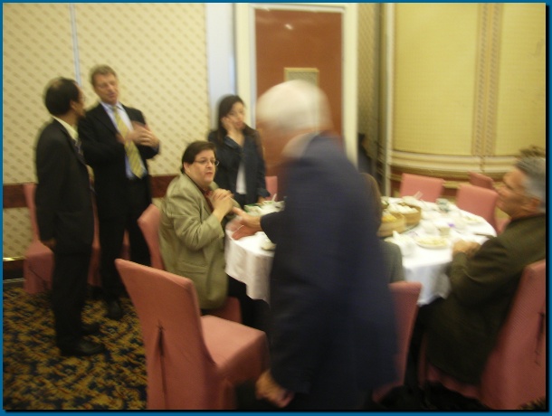 602x451 pixels (82K)